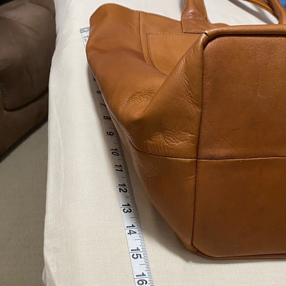 HOBO Classic Brown Large Leather Shoulder Tote. - Picture 12 of 16